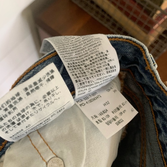 Levi’s 501 Mid Rise Raw Denim Short NWT - Picture 9 of 12